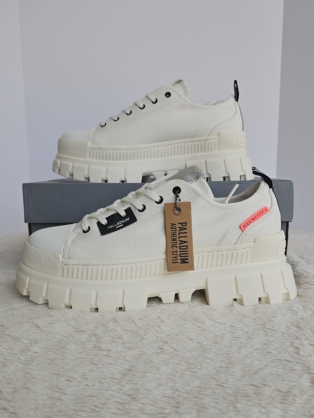 Palladium Revolt LO TX Platform Sneakers Star White Womens Size 10 NIB